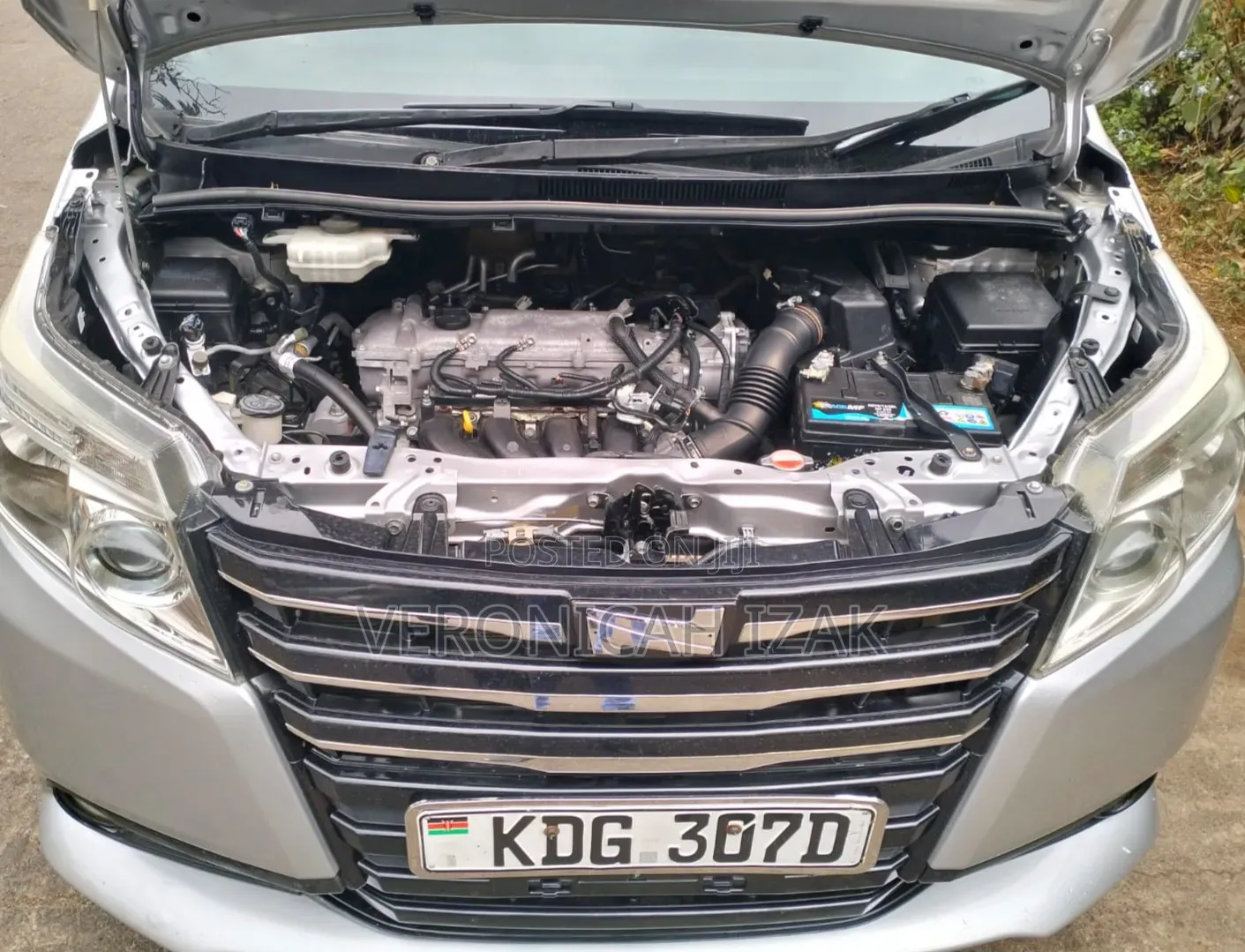 Toyota Noah 2015 Silver