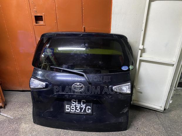 Boot Toyota Sienta 2015 - main view