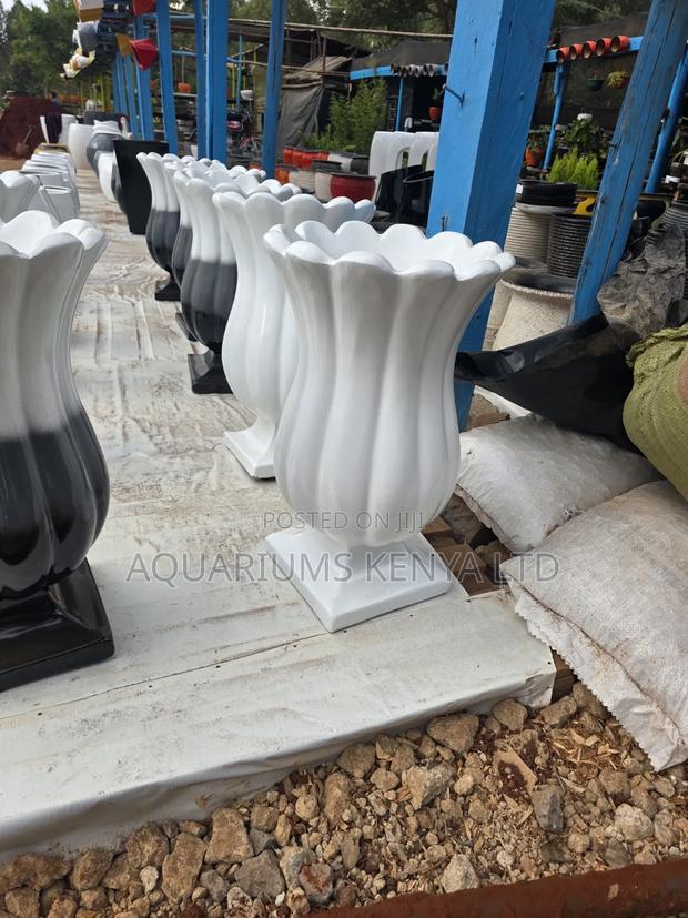 Lightweight Elegant Plant Pots - main view