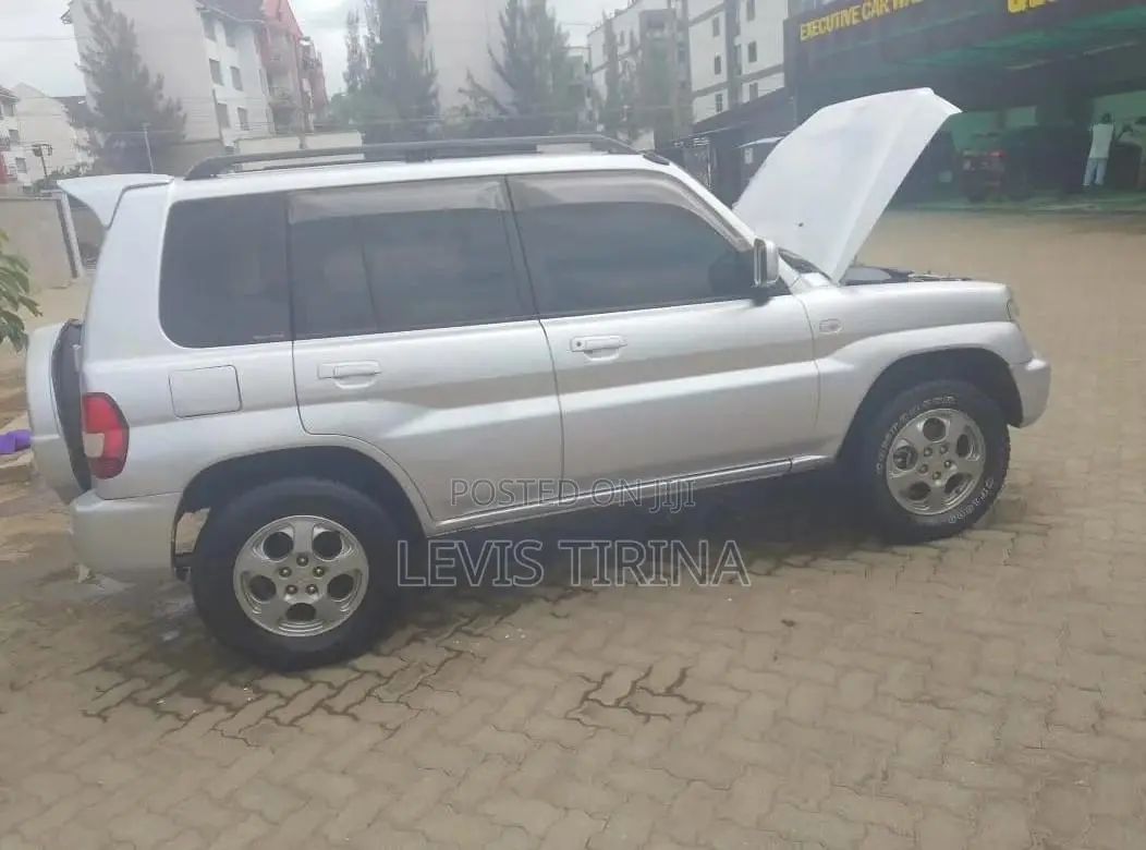 Mitsubishi Pajero 2000i IO 2005 Silver