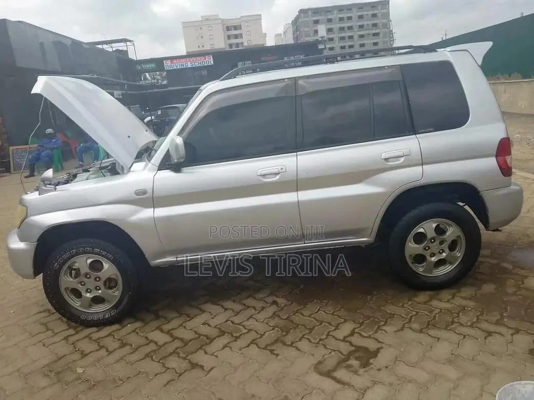 Mitsubishi Pajero 2000i IO 2005 Silver