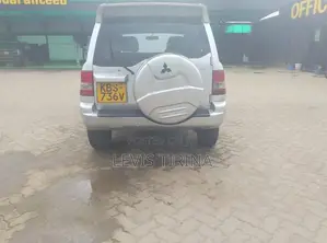 Mitsubishi Pajero 2000i IO 2005 Silver