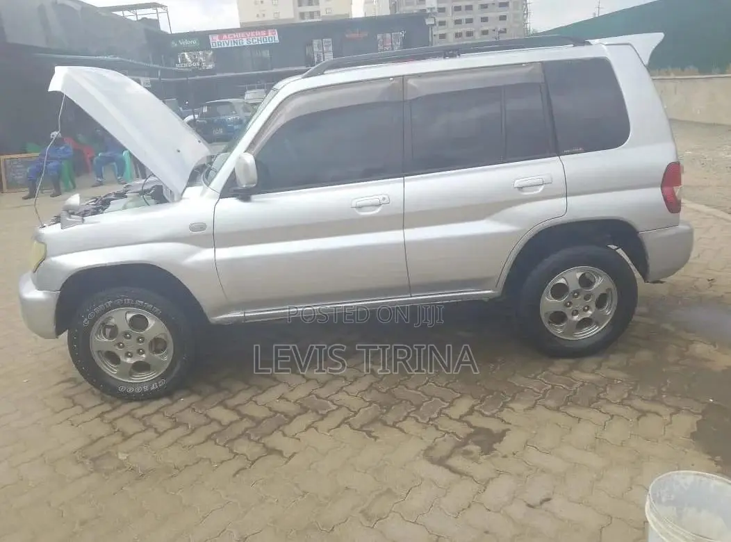 Mitsubishi Pajero 2000i IO 2005 Silver