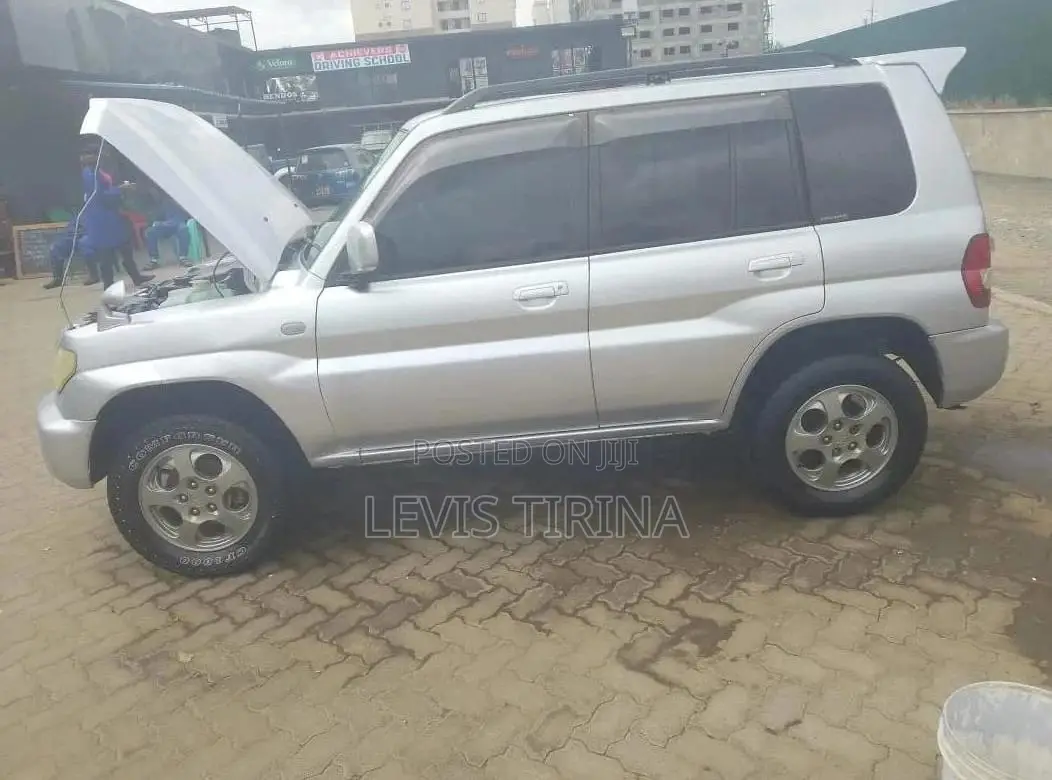 Mitsubishi Pajero 2000i IO 2005 Silver
