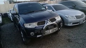 Mitsubishi L200 Double Cab 2.5 136hp 4WD 2013 Blue