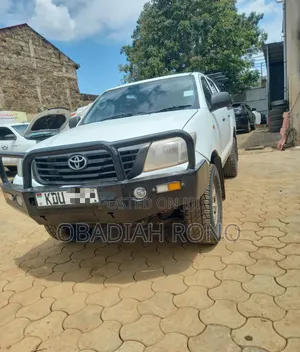 Toyota Hilux 2013 White