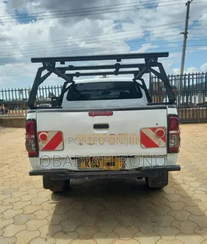 Toyota Hilux 2013 White
