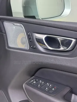 Volvo XC60 2019 Silver