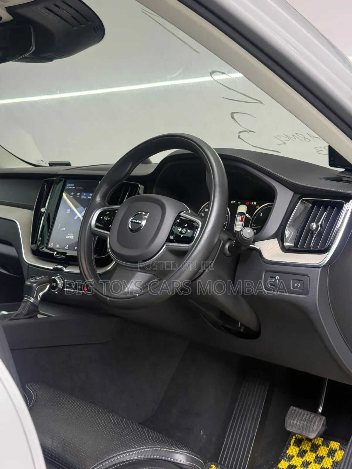 Volvo XC60 2019 Silver