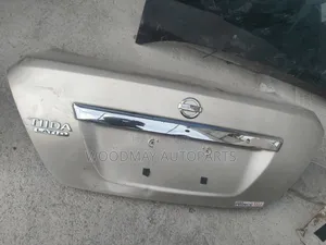 Tiida Boot