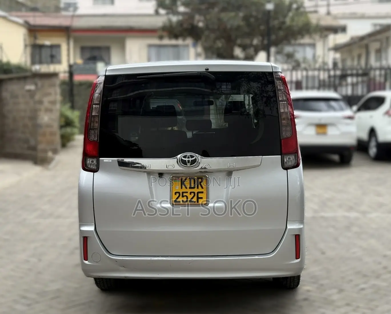Toyota Noah 2017 Silver