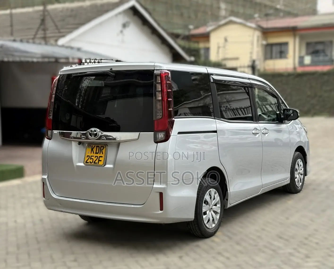 Toyota Noah 2017 Silver
