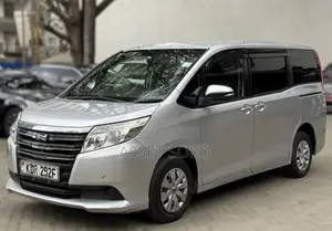 Toyota Noah 2017 Silver