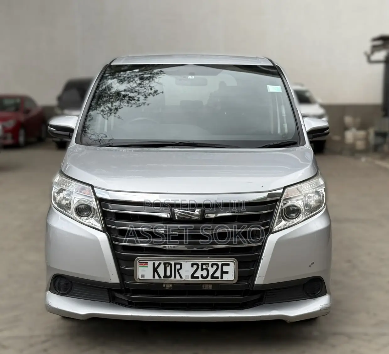 Toyota Noah 2017 Silver