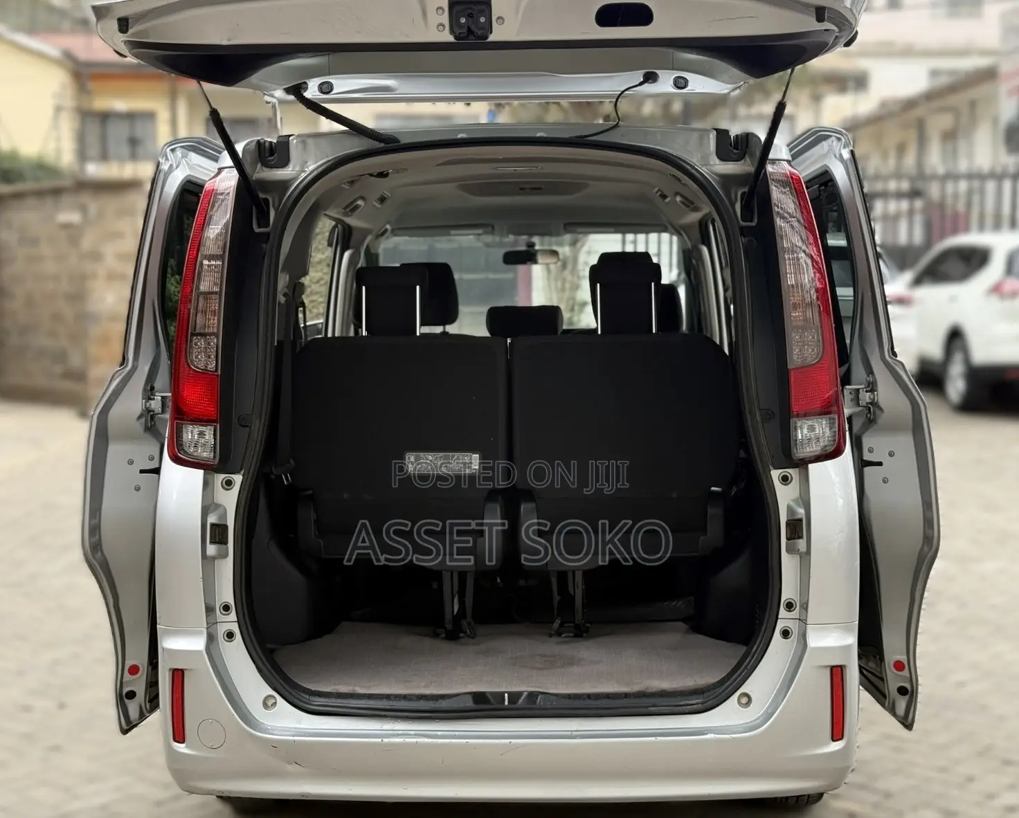 Toyota Noah 2017 Silver
