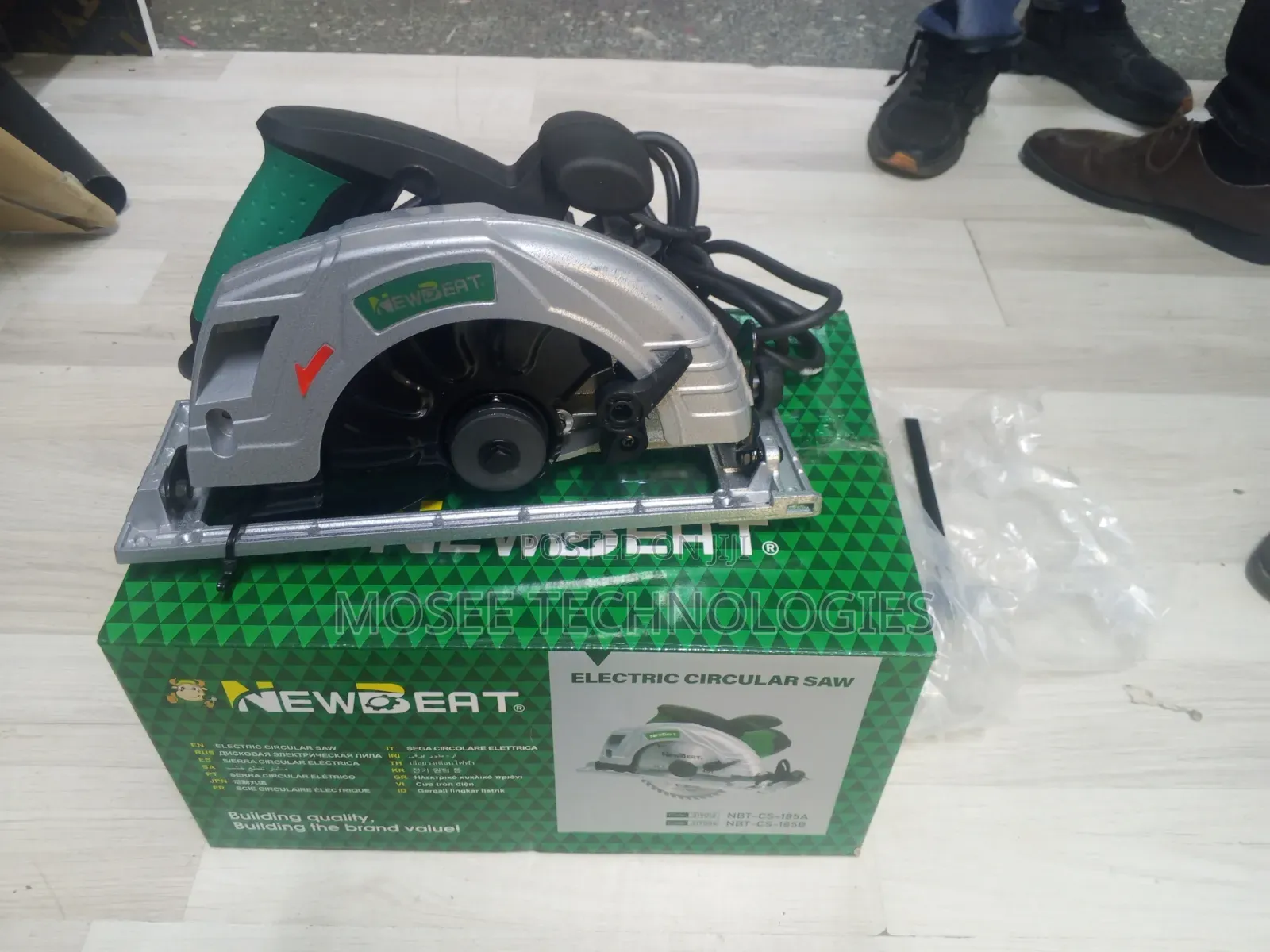 NEWBERT Professional Wood Cutting Machine