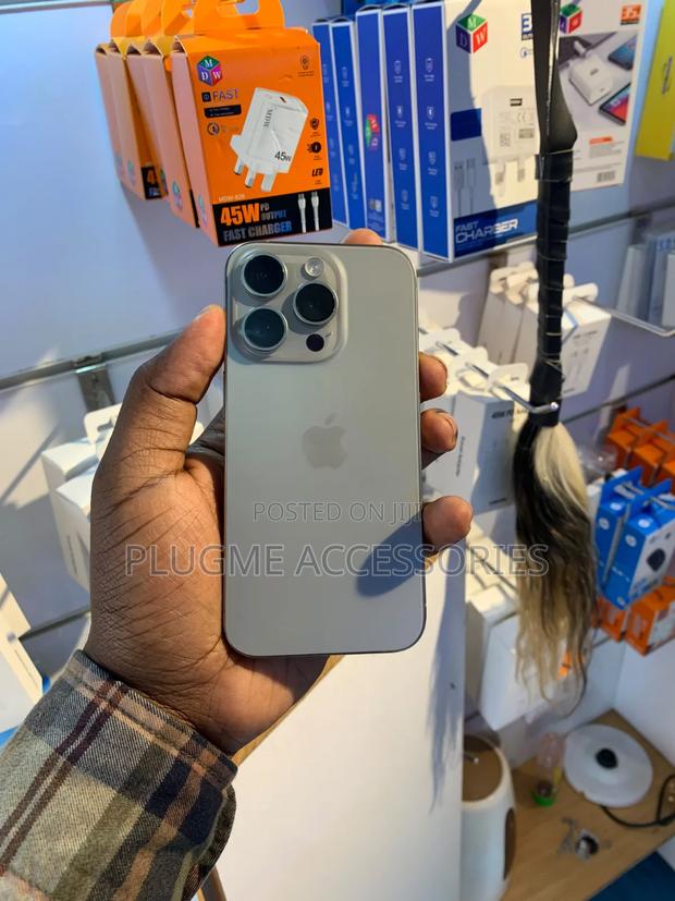 Apple iPhone 15 Pro 256 GB Gray - main view