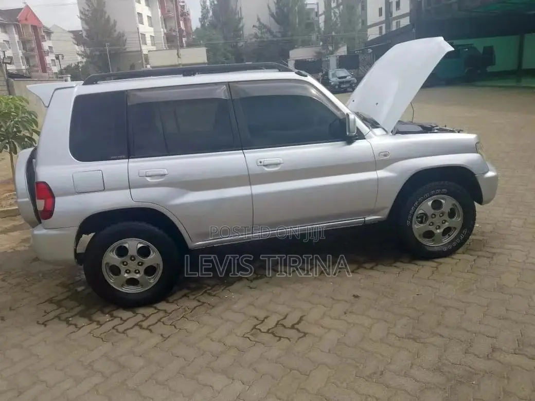 Mitsubishi Pajero 2000i IO 2005 Silver