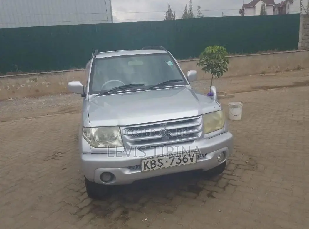 Mitsubishi Pajero 2000i IO 2005 Silver