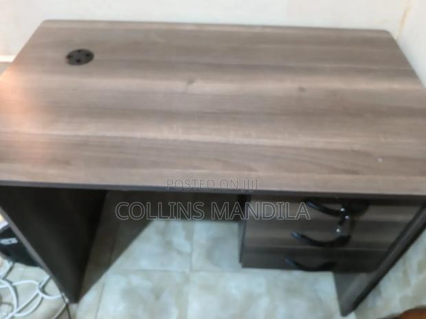 Office Desk 1 Meter - main view