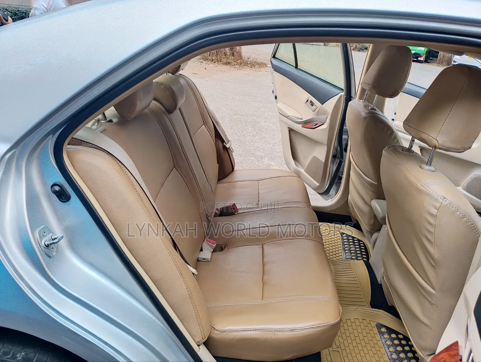Toyota Premio 2013 Silver