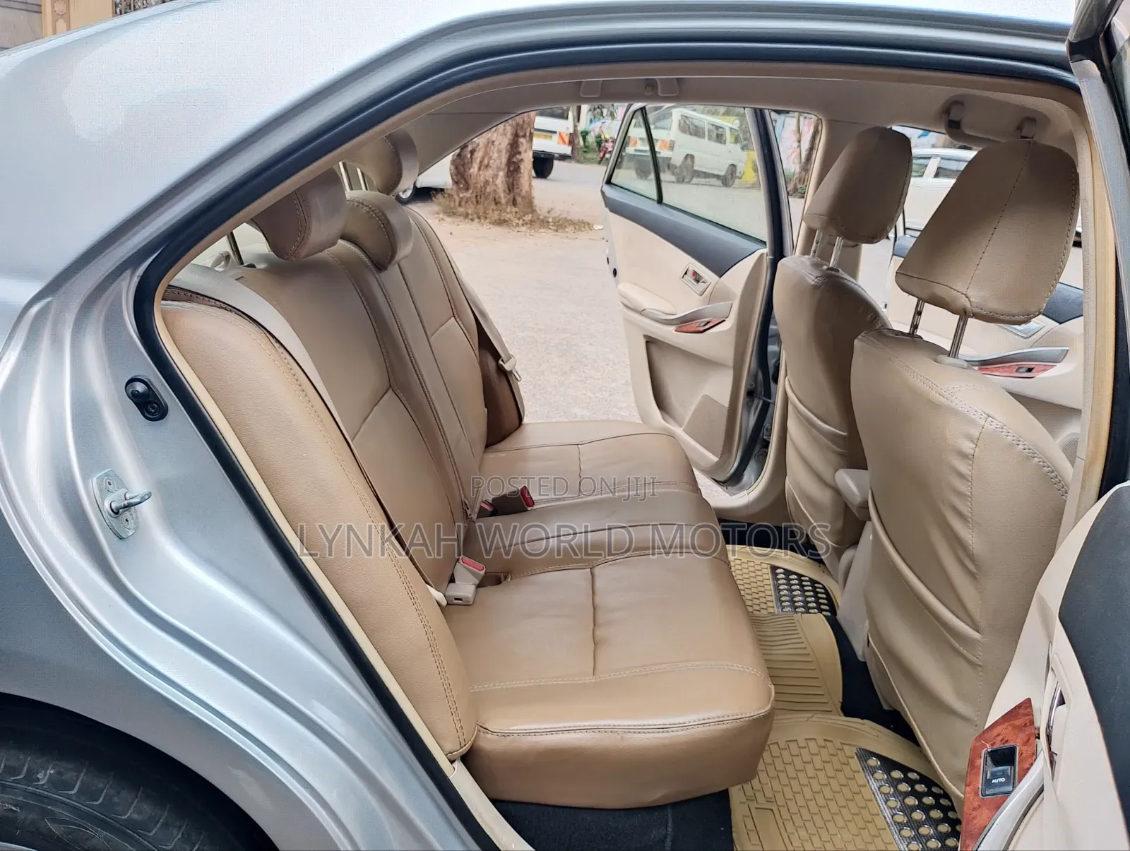 Toyota Premio 2013 Silver