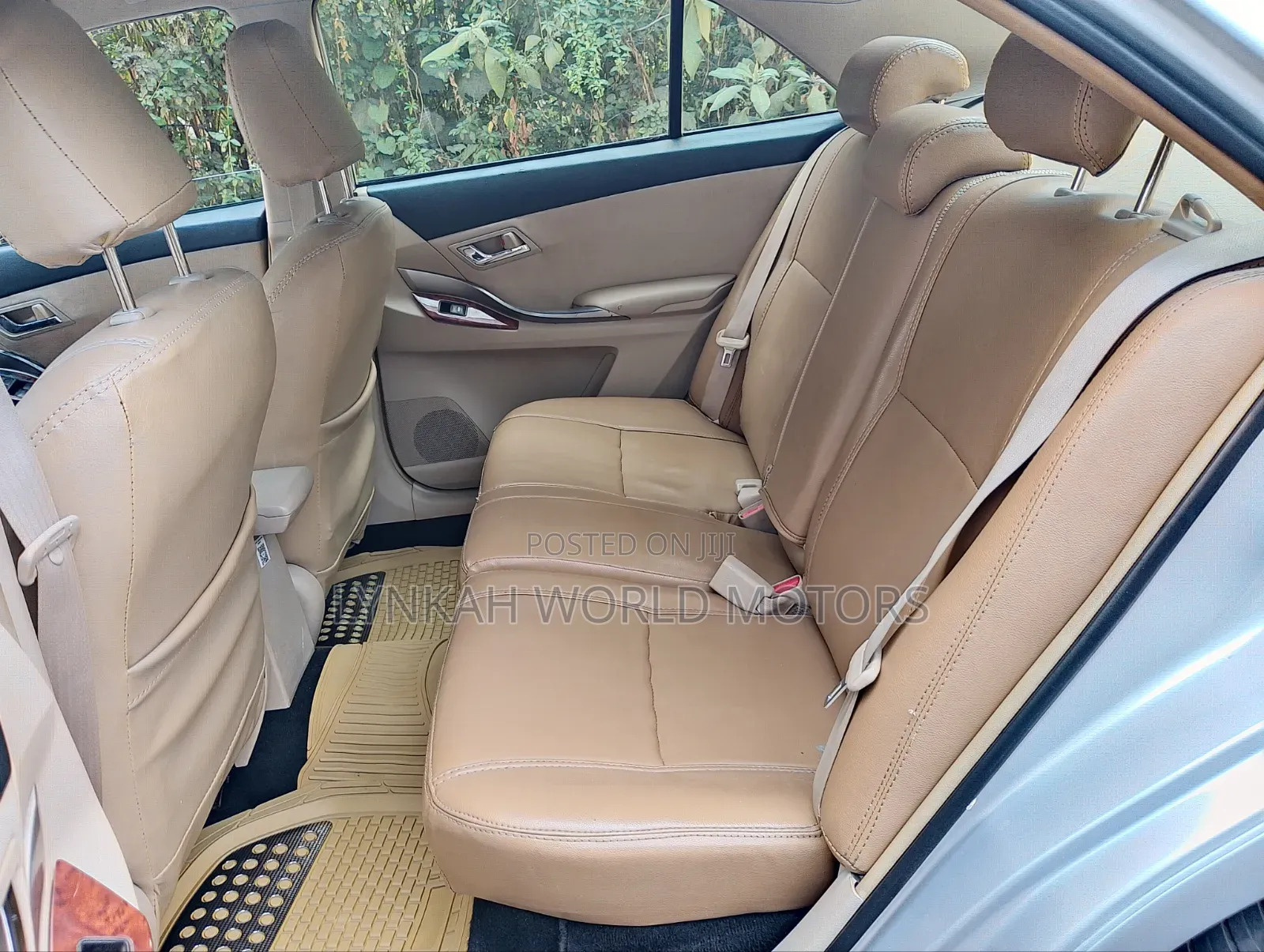 Toyota Premio 2013 Silver