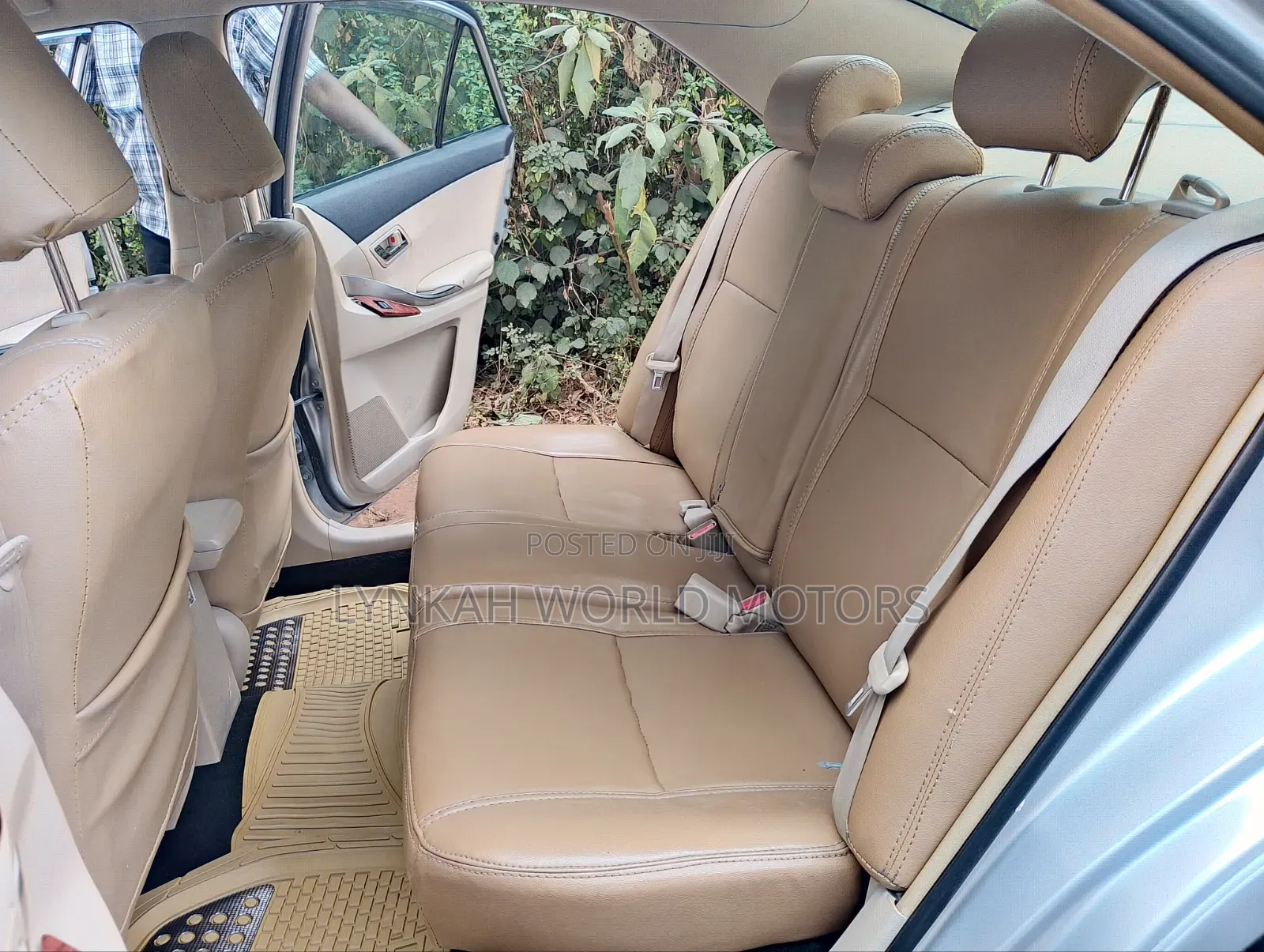 Toyota Premio 2013 Silver