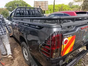 Toyota Hilux 2020 Gray