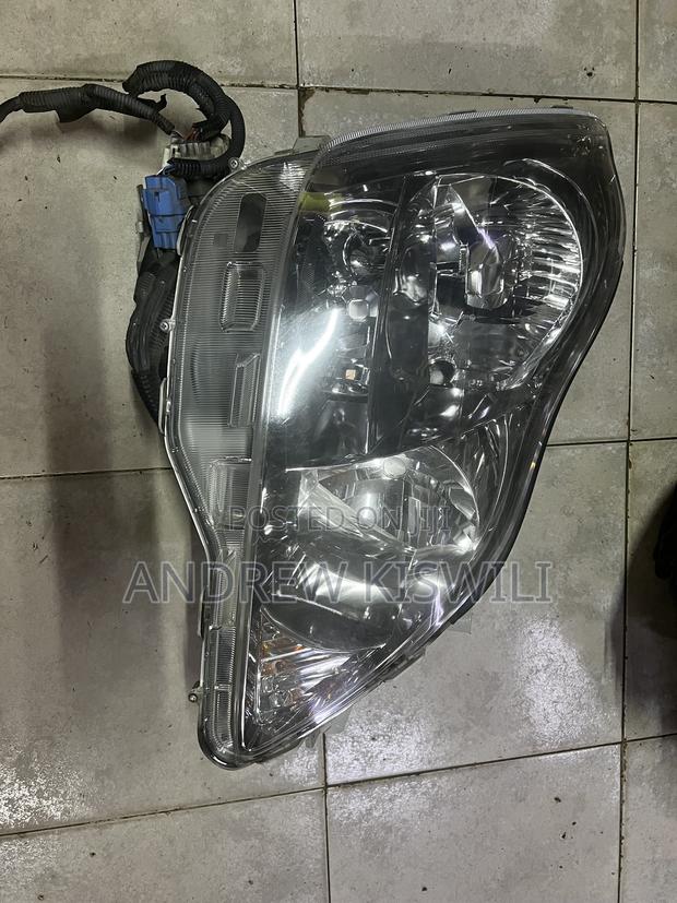 Toyota Crown 2008 Headlight - main view