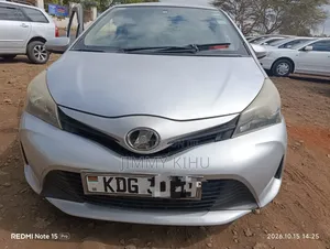 Toyota Vitz 1.0 FWD 5dr 2014 Silver
