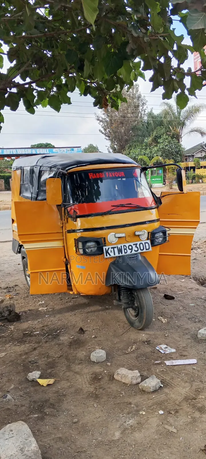Piaggio 2011 Yellow