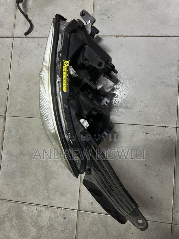 Toyota Voxy 2012 Headlight Non Xenon - thumbnail 2