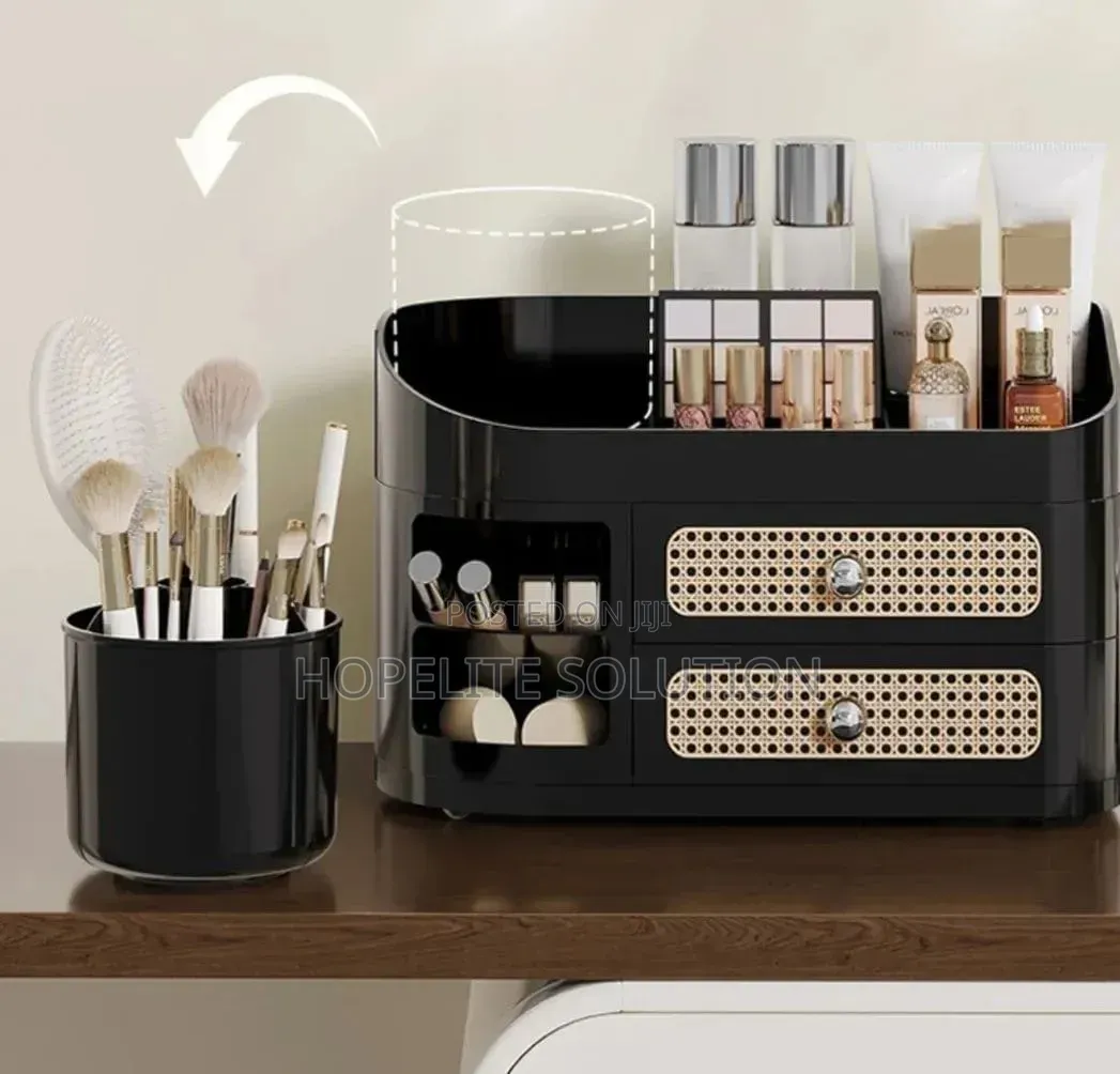 Makeup Storage Organizer With a Rotating Brush Holder