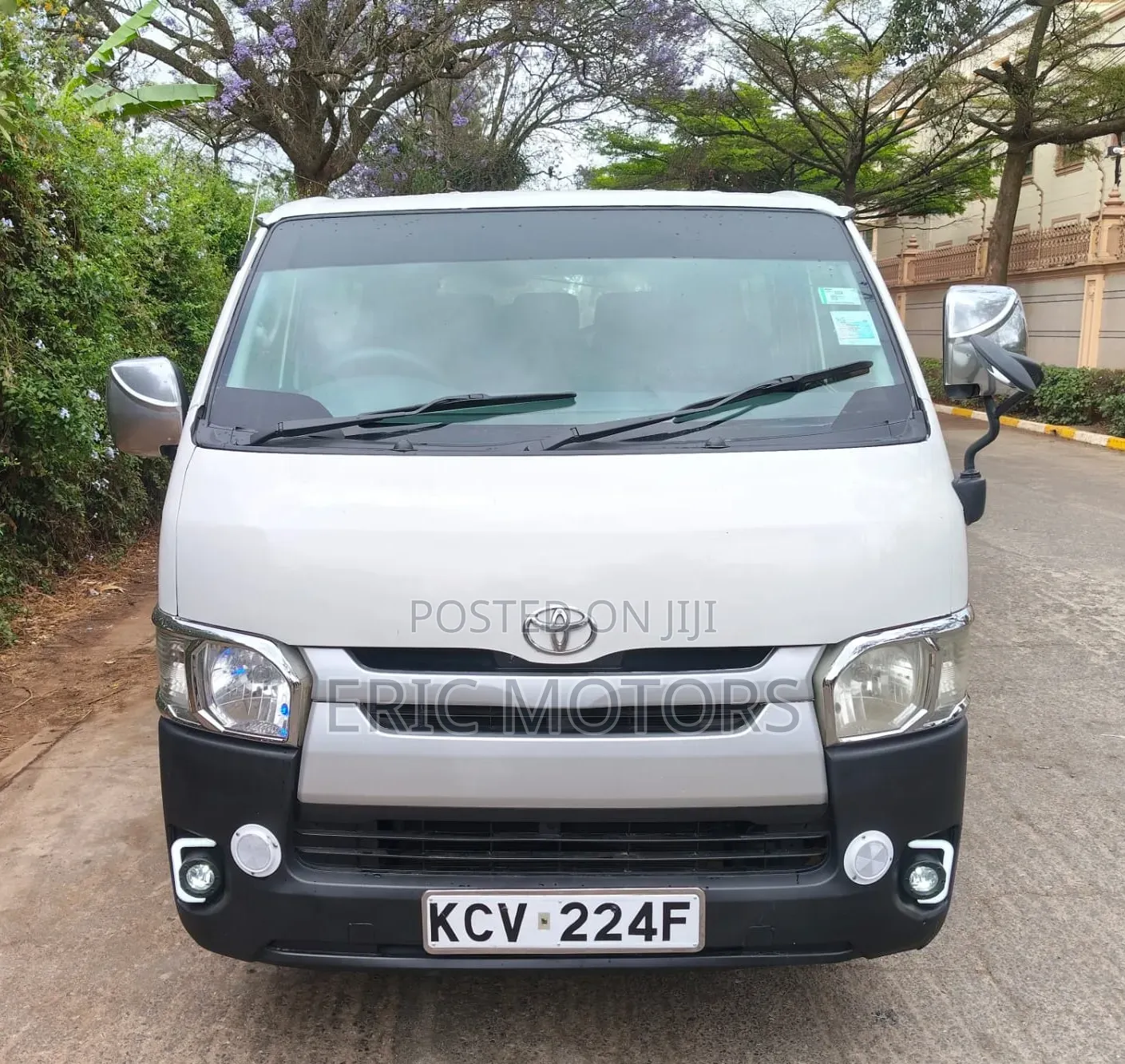 Toyota HiAce 2012 White