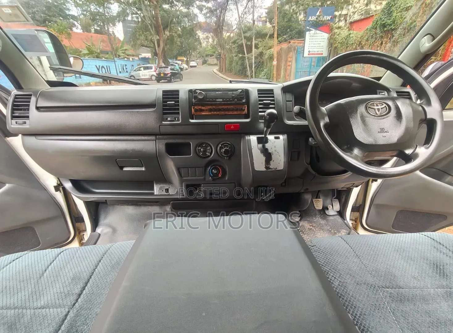 Toyota HiAce 2012 White