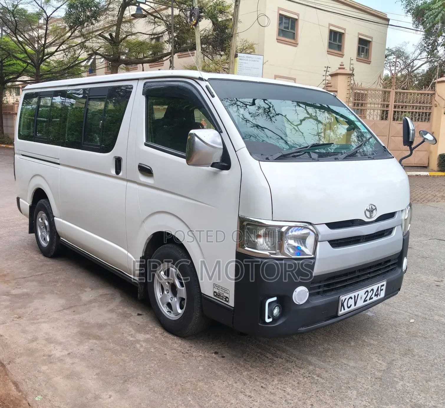 Toyota HiAce 2012 White