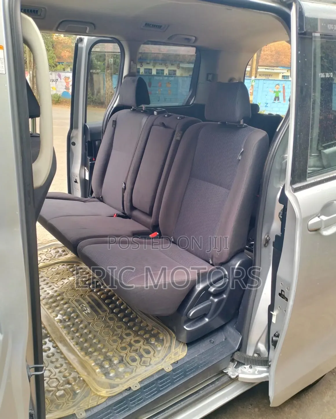 Toyota Noah 2015 Silver