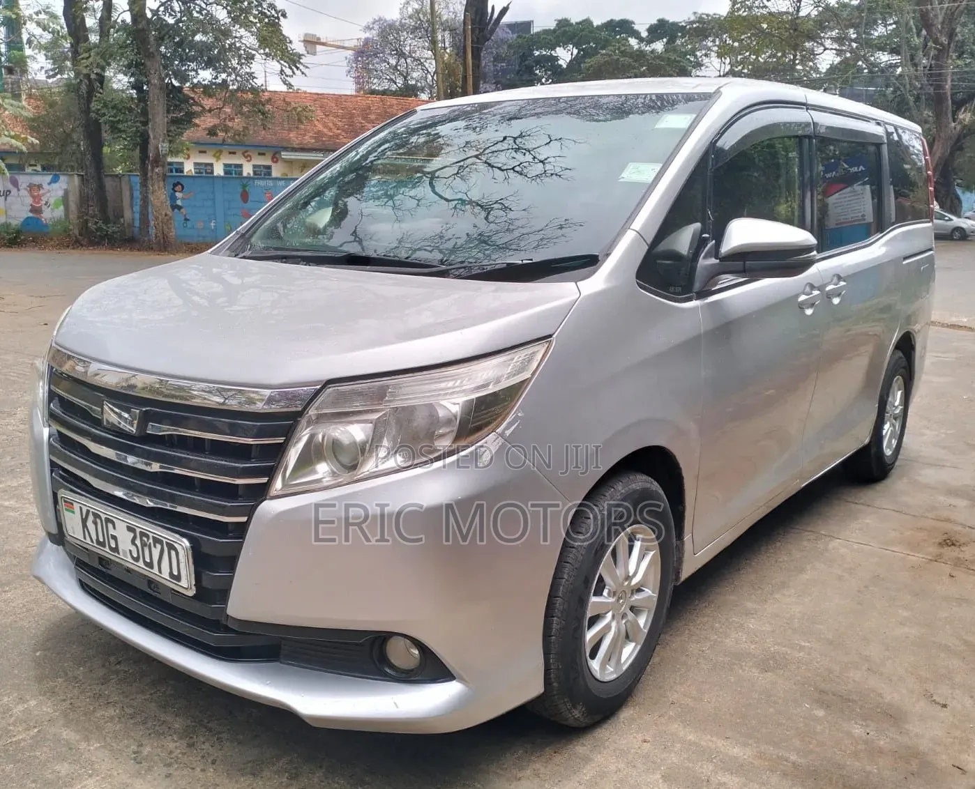 Toyota Noah 2015 Silver