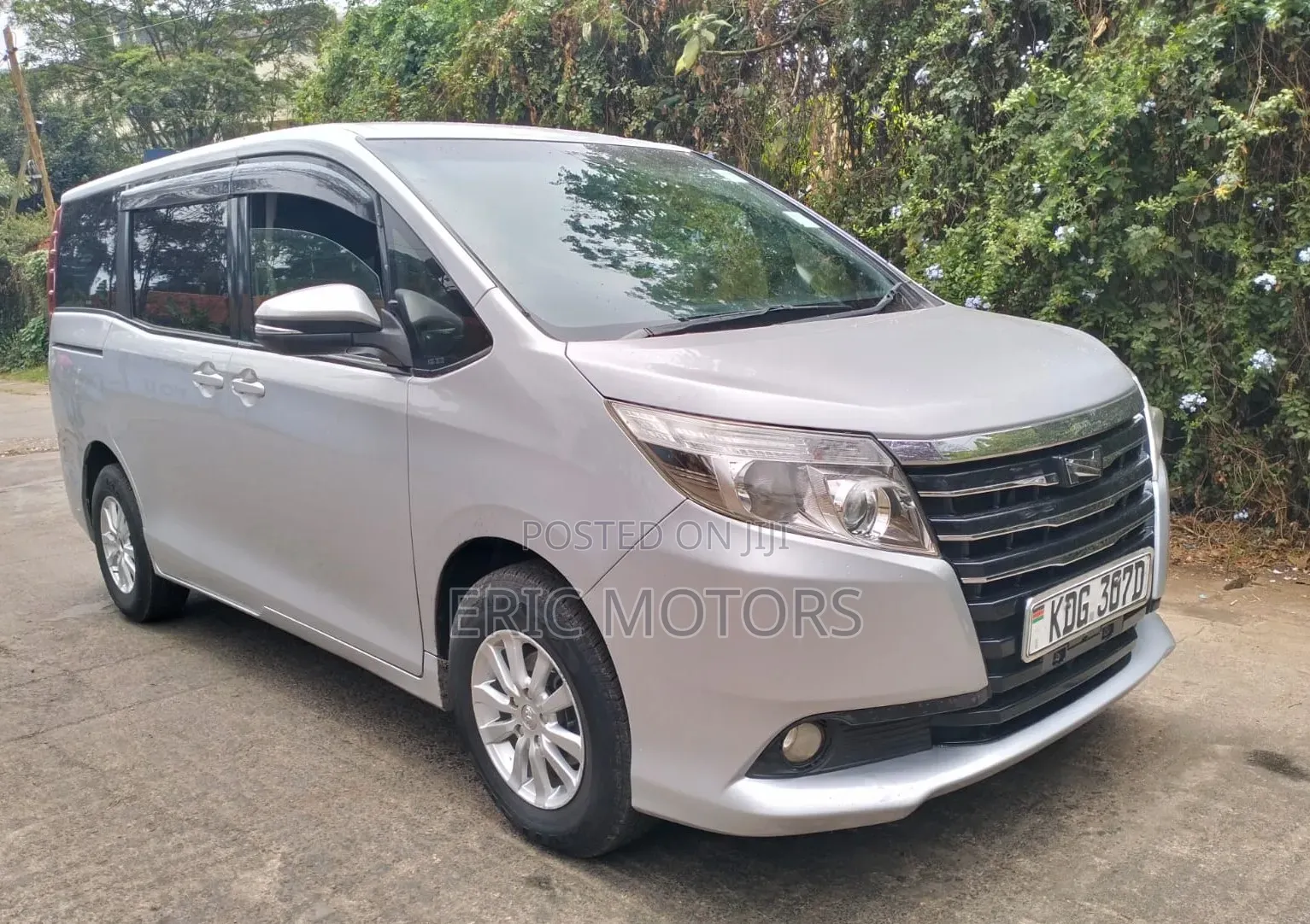 Toyota Noah 2015 Silver