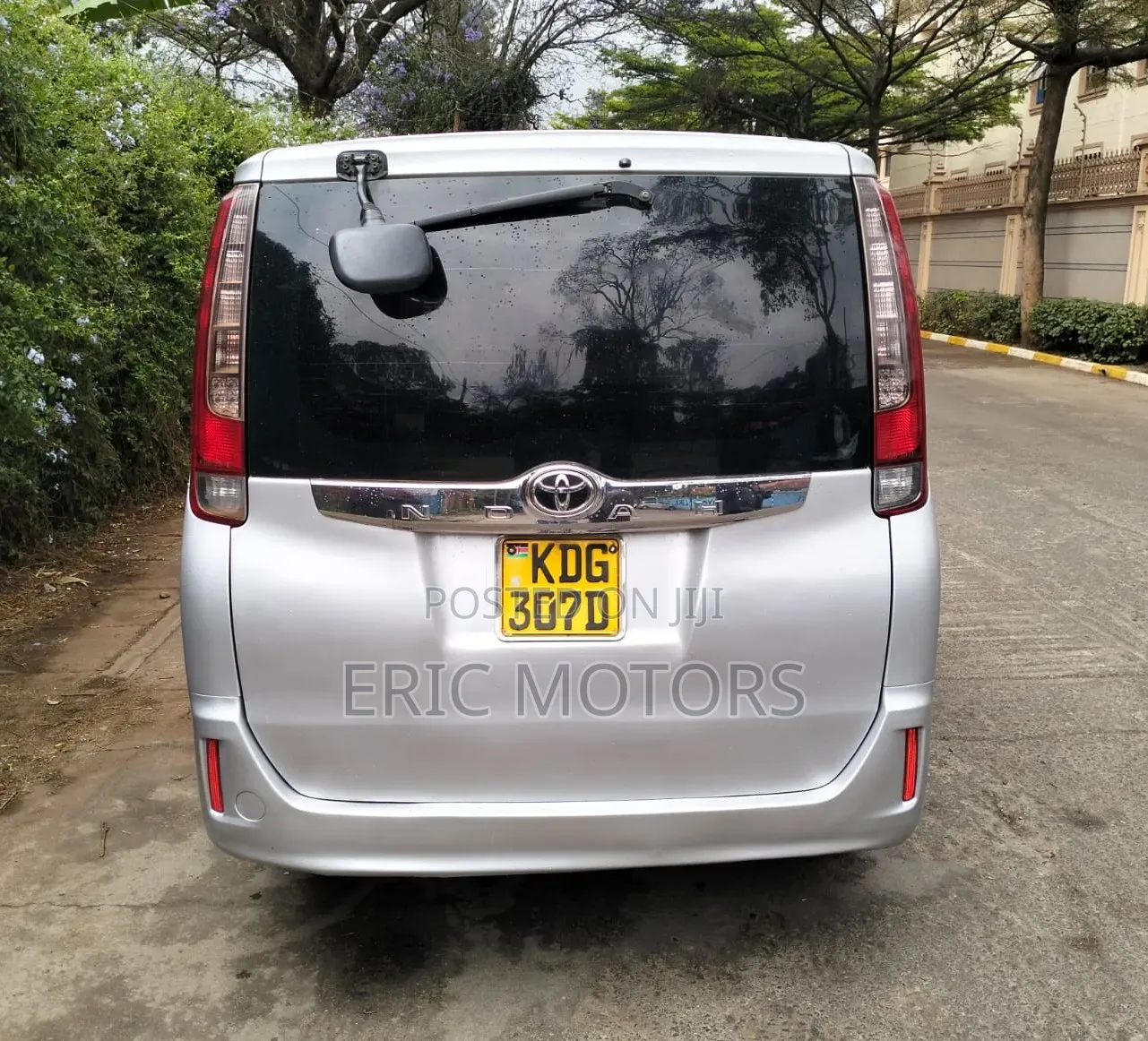Toyota Noah 2015 Silver