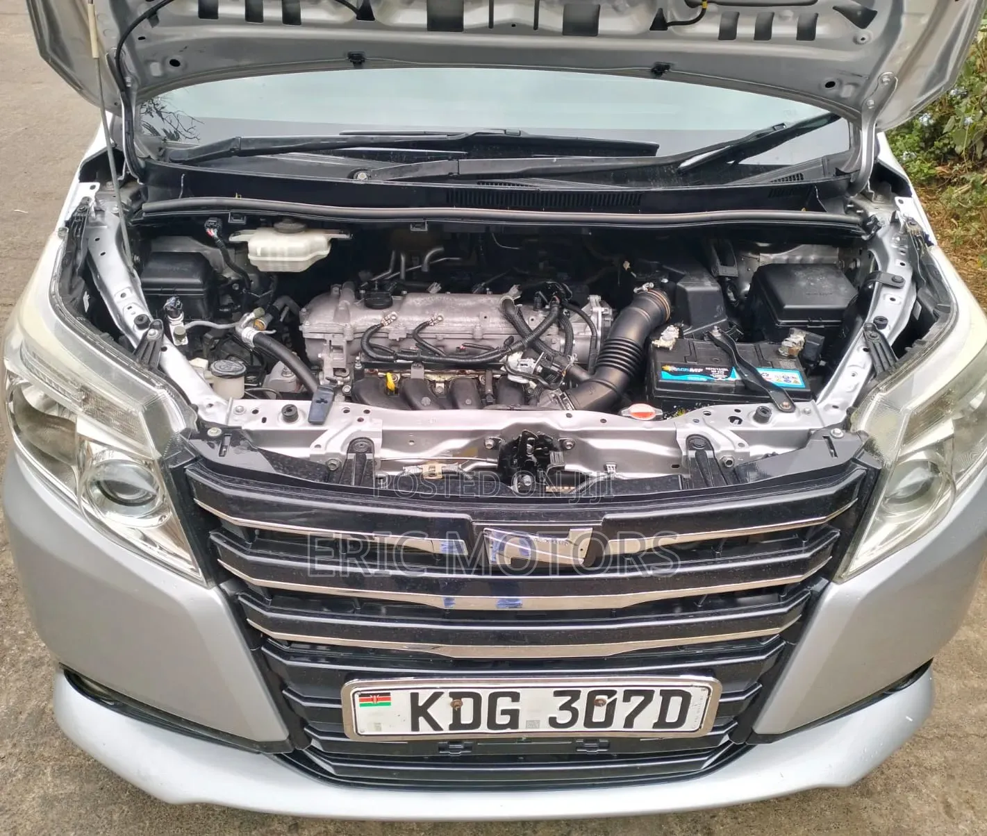 Toyota Noah 2015 Silver