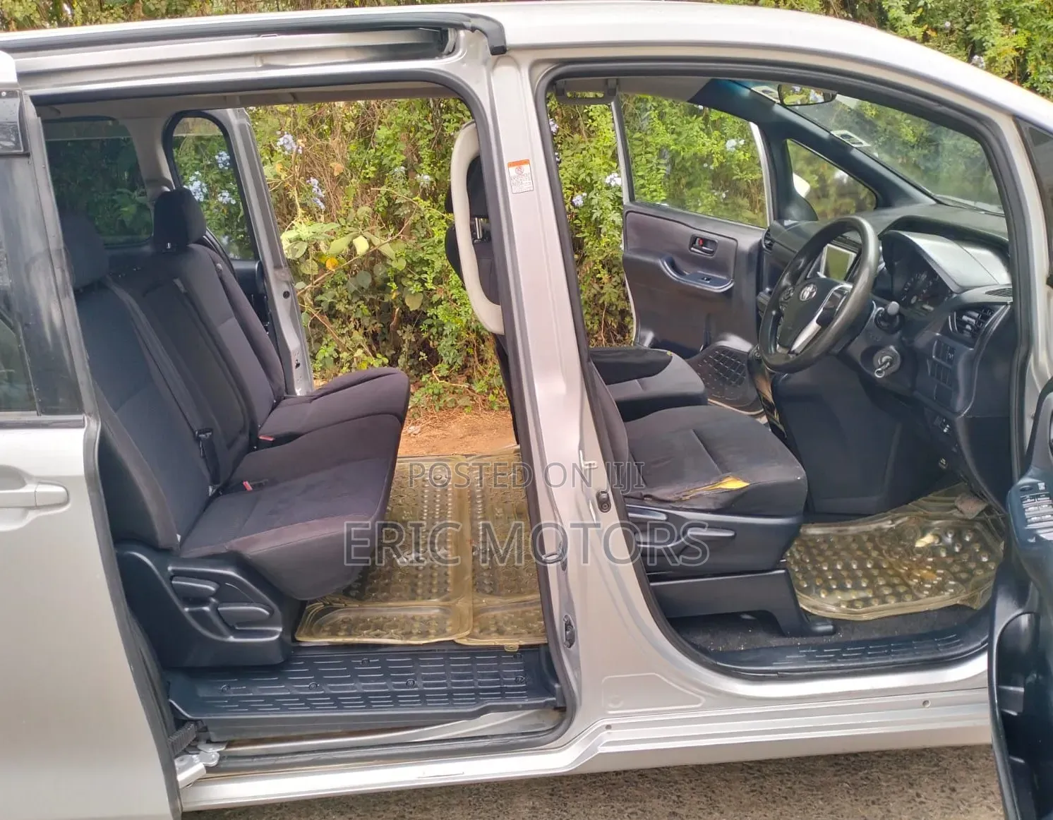 Toyota Noah 2015 Silver