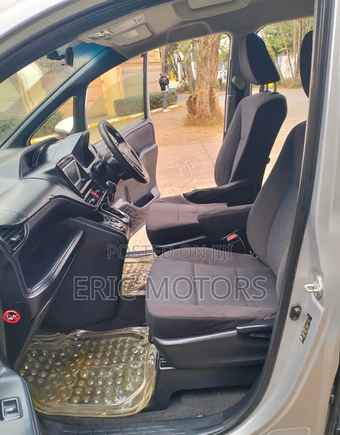 Toyota Noah 2015 Silver