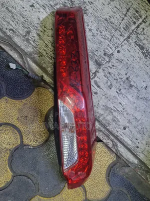 Nissan Extrail NT31 Taillight
