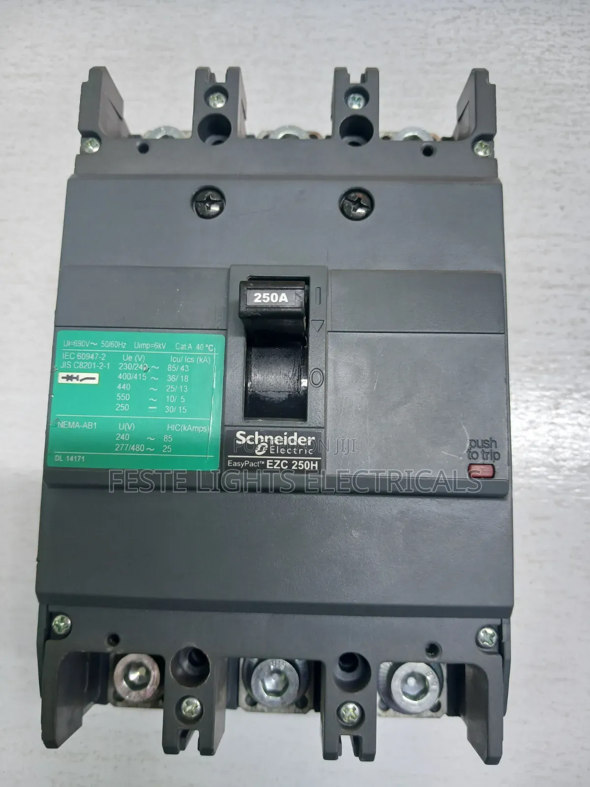 Miniature Circle Breaker 250A