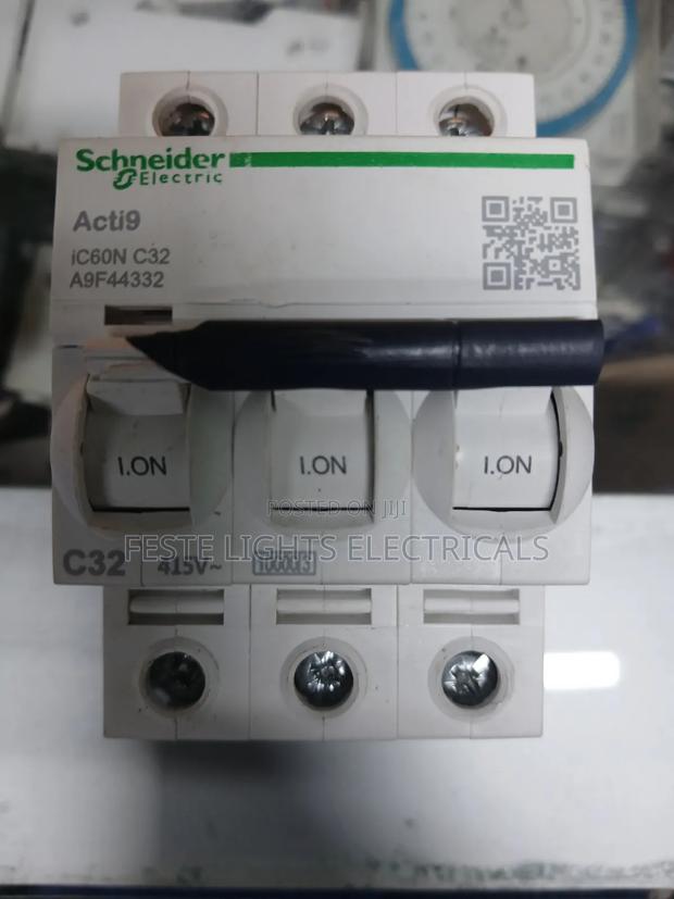 Schneider MCB - thumbnail 2
