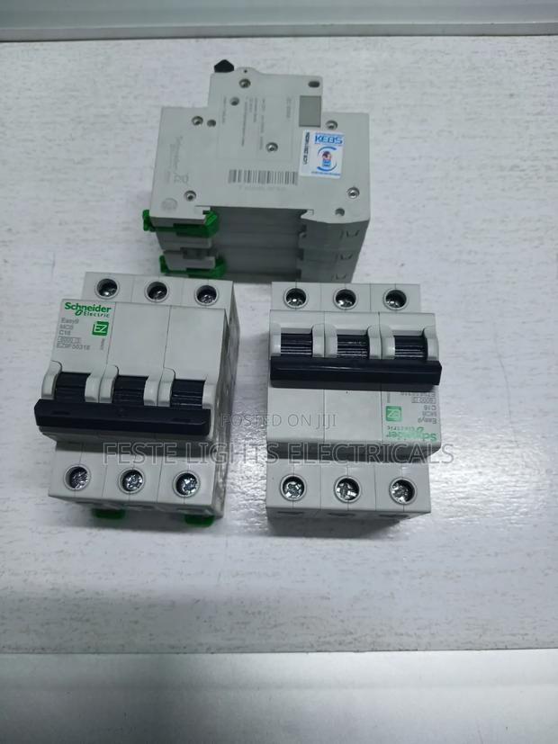 Schneider Triple Pole MCB 16A - main view