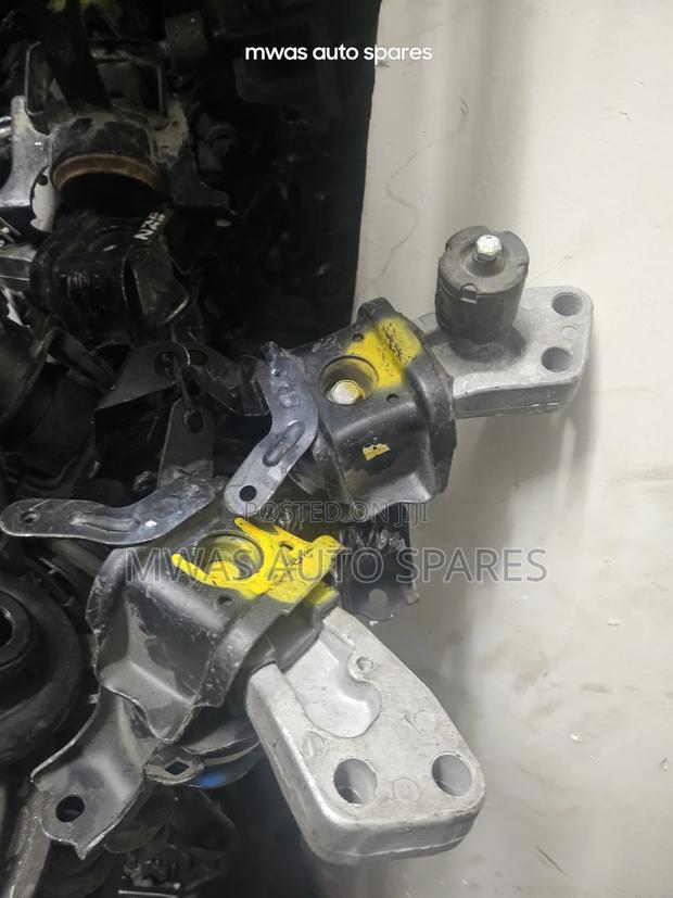Premio 240 Engine Mounting - main view