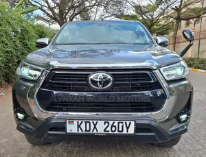 Toyota Hilux 2022 Gray